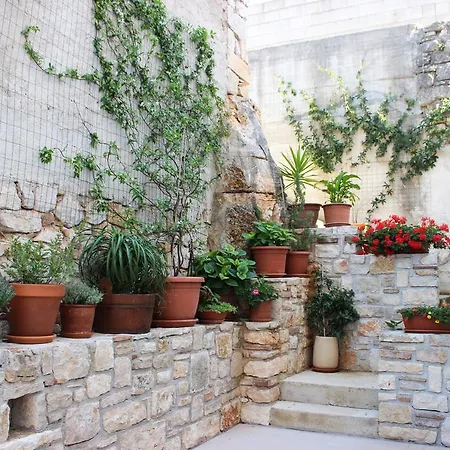 Contrada Del Nonno * רוביני