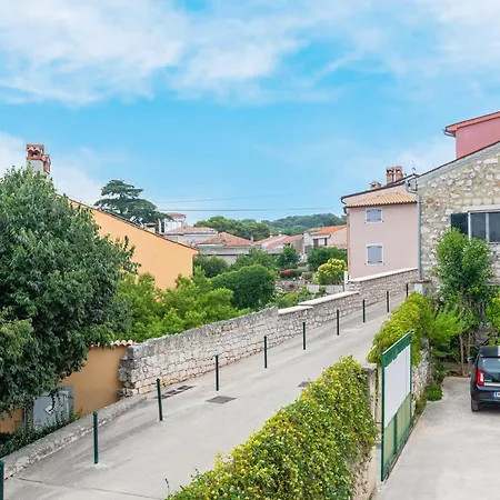 Contrada Del Nonno Ρόβινι