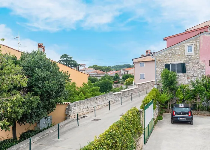 Contrada Del Nonno Ρόβινι